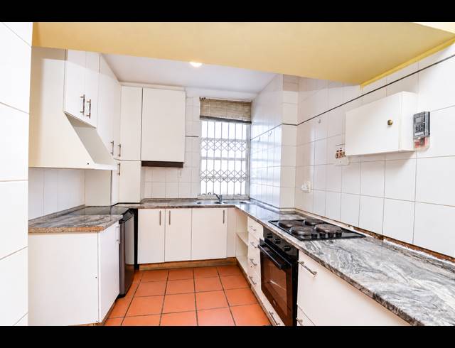 3 BEDROOM APARTMENT FOR SALE IN ESSENWOOD